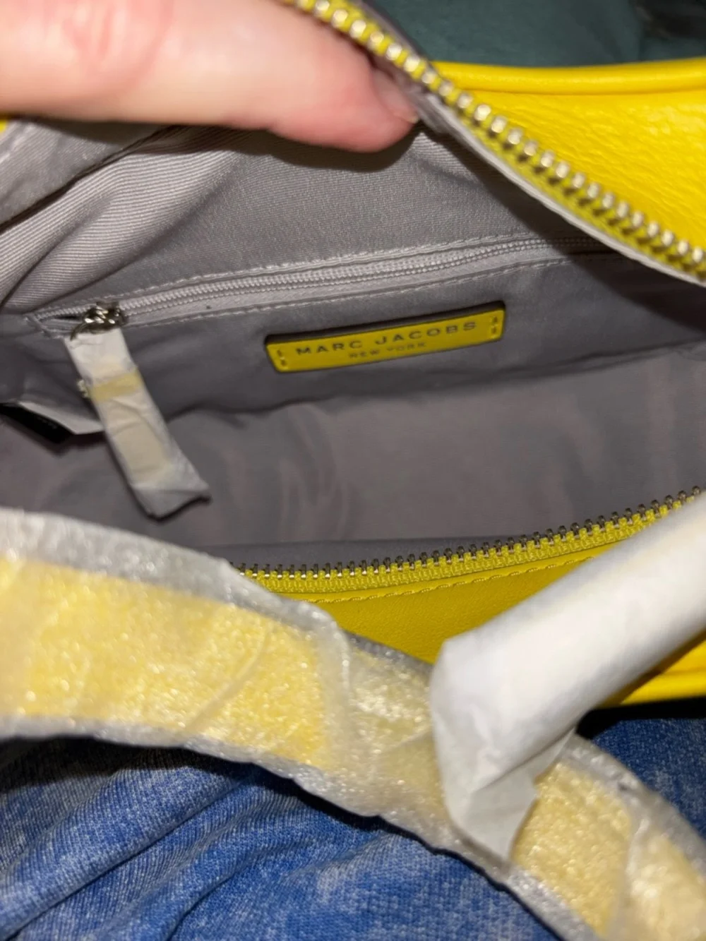 Marc Jacobs Yellow Leather Shoulder Tote with Logo - Picture 6 of 10